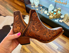 Load image into Gallery viewer, HAND TOOLED BOOTS 🌵
