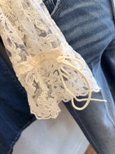 Load image into Gallery viewer, LACE TOP 💕
