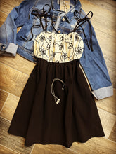 Load image into Gallery viewer, YOU’RE A DAISY IF YA DO DRESS~CREAM/BLACK🌼🌼
