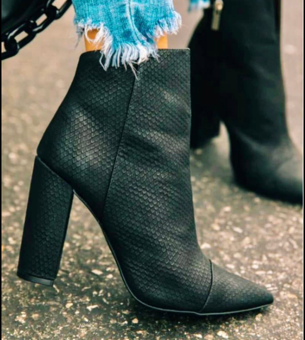 PYTHON “V” BOOTIES~BLACK🖤