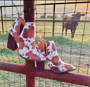 COW HIDE BOOTIES~BRINDLE BROWN🐂